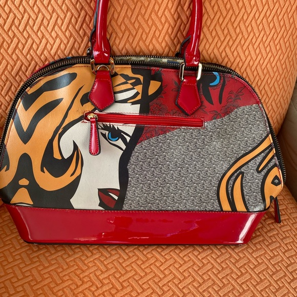 David Jones Paris woman’s face design red shoulder bag - Picture 3 of 10